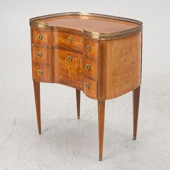 A Louis XVI-Style Chest of Drawers, early 20th Century.