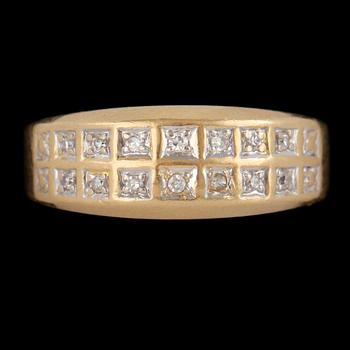 RING, 18k guld med briljantslipade diamanter, tot 0.10 ct, GEWE, importstämplad. Omkring 1900-tal. Vikt 4 g.