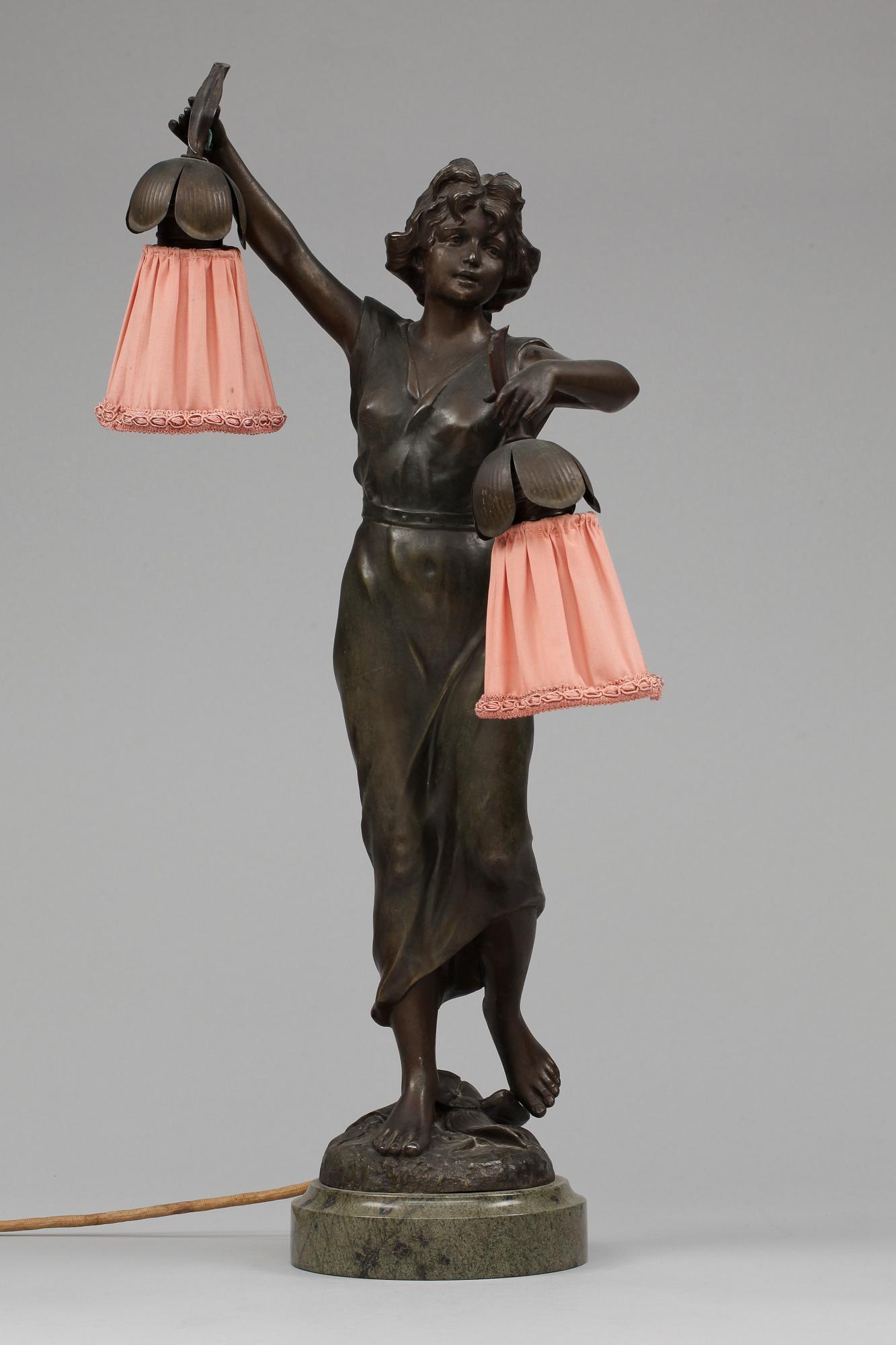 BORDSLAMPA, patinerad metall. 1900-talets första hälft.