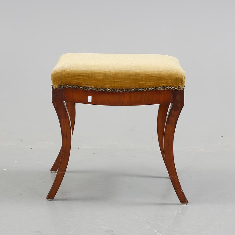 TABURETT, Karl Johan, 1800-talets första hälft.