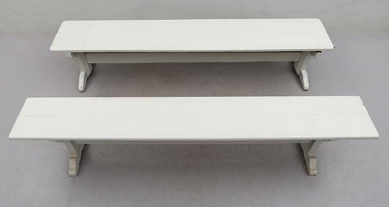 BÄNKAR, 2 st, 1900-talets första hälft.