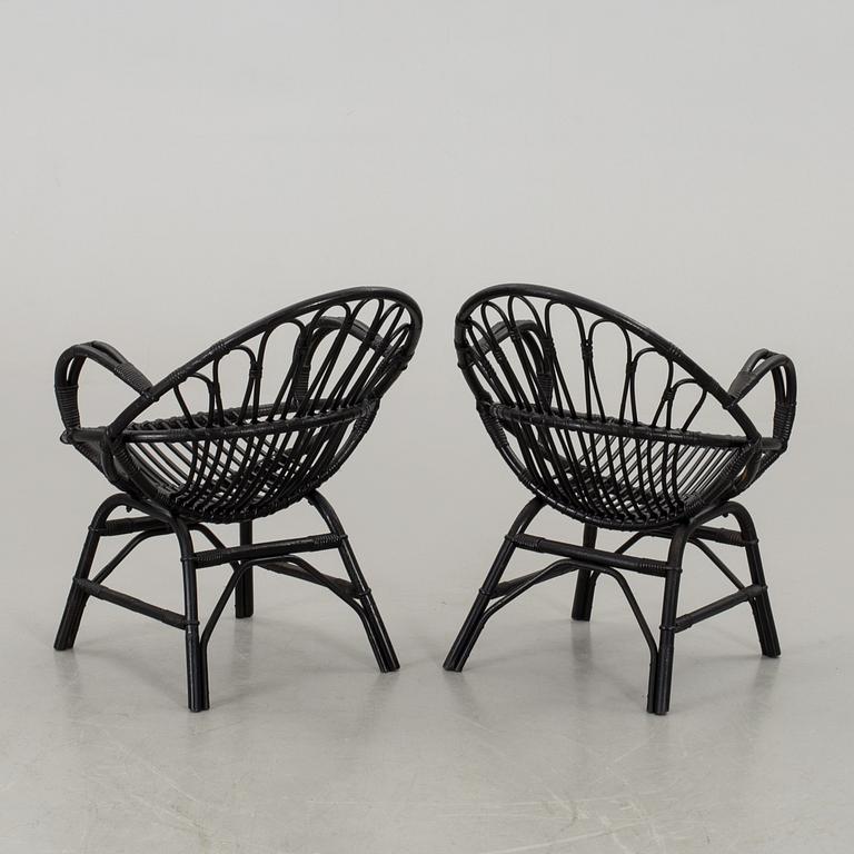 KORGSTOLAR, ett par.