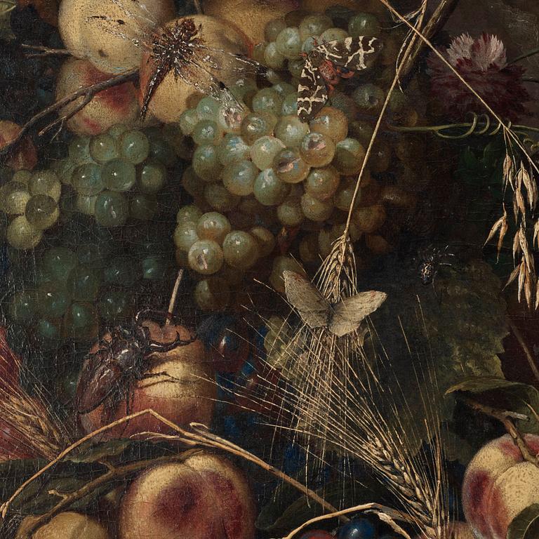 Ottmar Elliger Tillskriven, Stilleben med exotiska frukter, blommor och insekter kring en nisch med en stående putti.