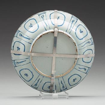 A blue and white kraakdish, Ming dynasty, Wanli (1572-1620).