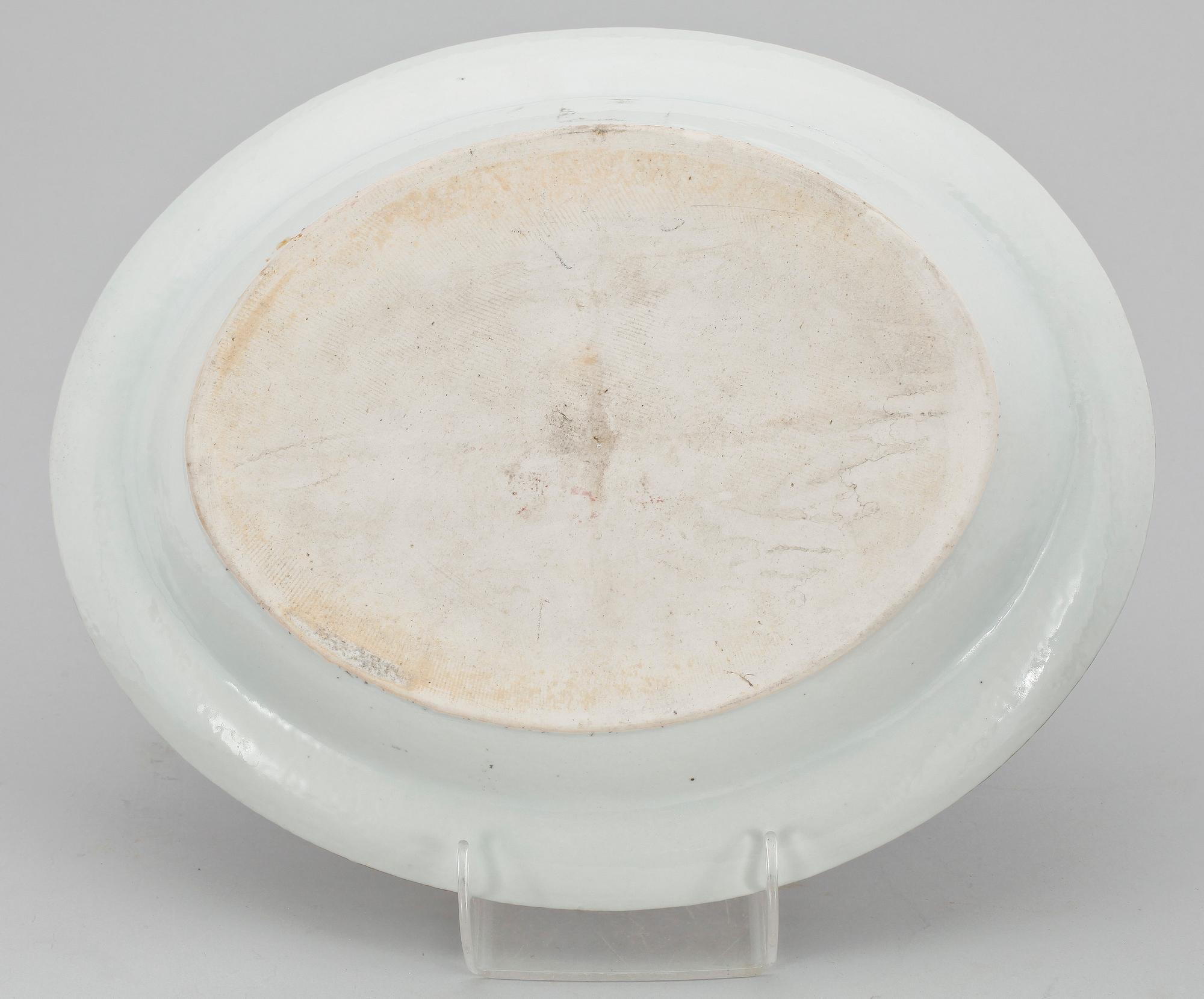 UPPLÄGGNINGSFAT, porslin, Kina, Jiaqing, 1800-talets början.