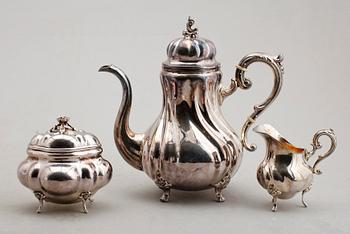 KAFFESERVIS, 3 snarlika delar, silver, svenska importstämplar. Vikt ca 810 g.