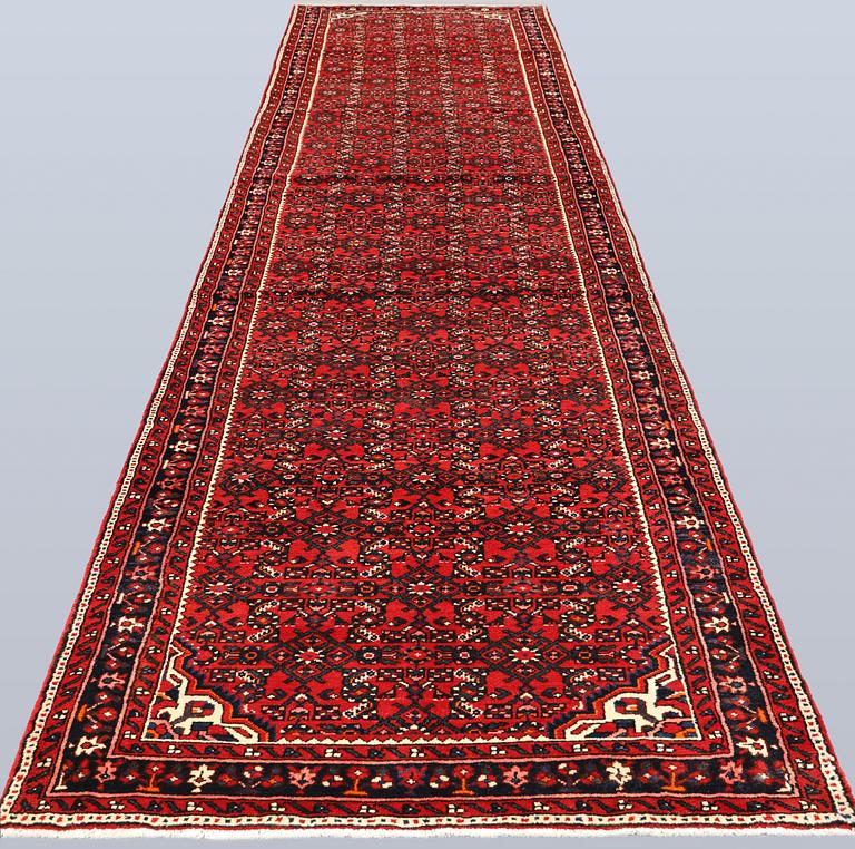 A Hosseinabad runner, approx. 508 x 110 cm.