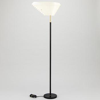 Alvar Aalto, 'Angel wing' model A 805 floor light manufactured by Valaisinpaja Oy, end of 20th century.