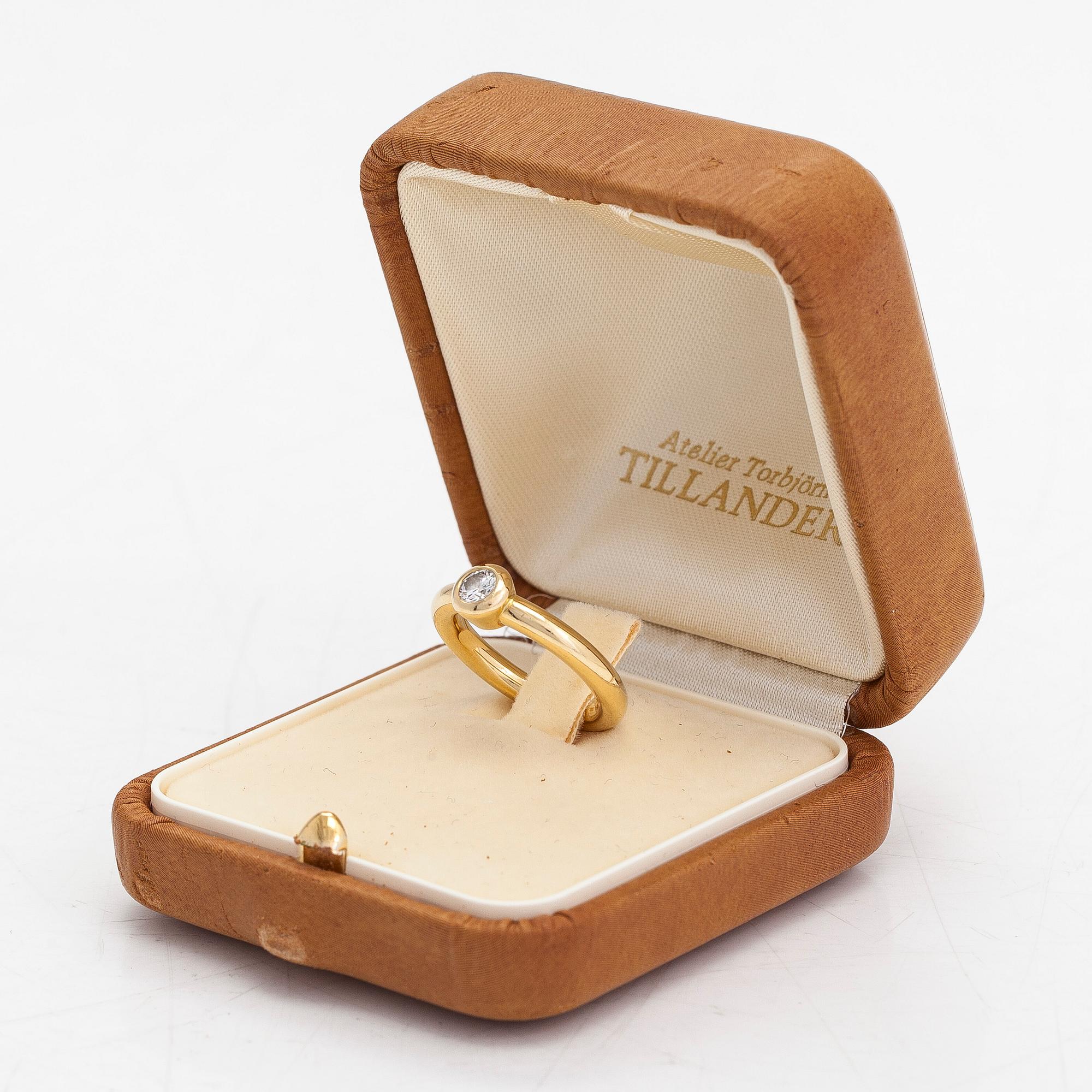 Torbjörn Tillander, ring, 18K guld med en briljantslipad diamant ca 0.25 ct. Helsingfors 1998.