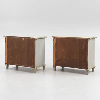 Chests of drawers, a pair from the 19th century.