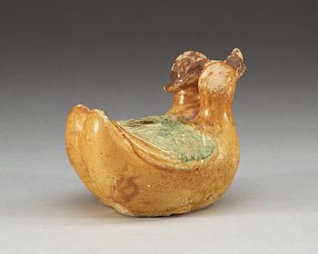 A yellow and green glazed figurine of two mandarin ducks. Ming dynasty ( 1368-1644).