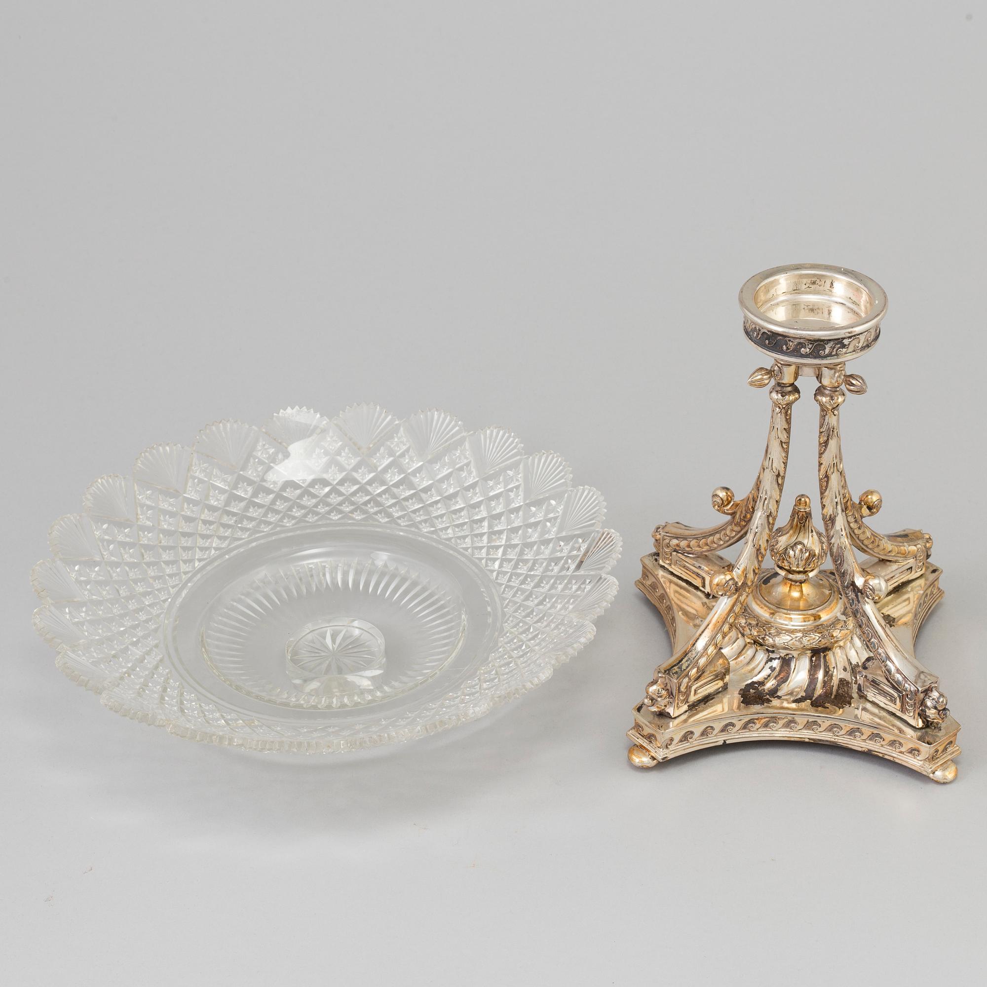 A SILVER AND GLASS PLATE ON STAND, C G Hallberg, Stockholm 1895. Silver weight ca 600 g.