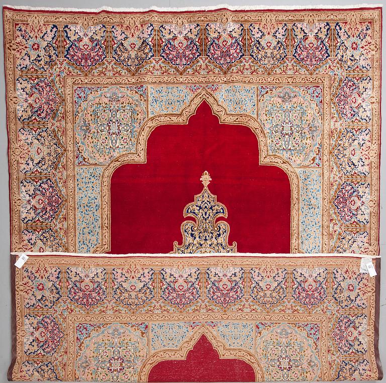 MATTA, old, Kirman, ca 370x275 cm.