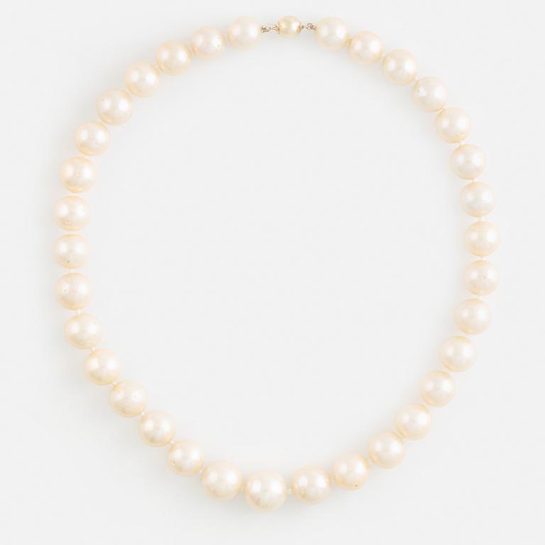 Collier odlade sötvattenspärlor med lås 14K guld.