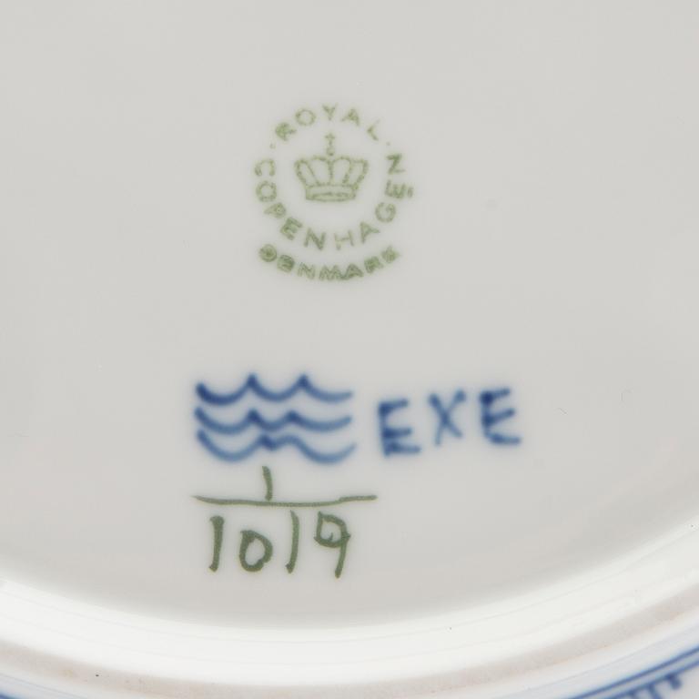 Bowl "Musselmalet helblonde" Royal Copenhagen Denmark porcelain.