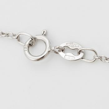 Collier 18K vitguld med briljantslipad diamant.
