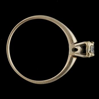 RING, 14k vitguld med solitär briljantslipad diamant ca0,25ct. Vikt 2g.
