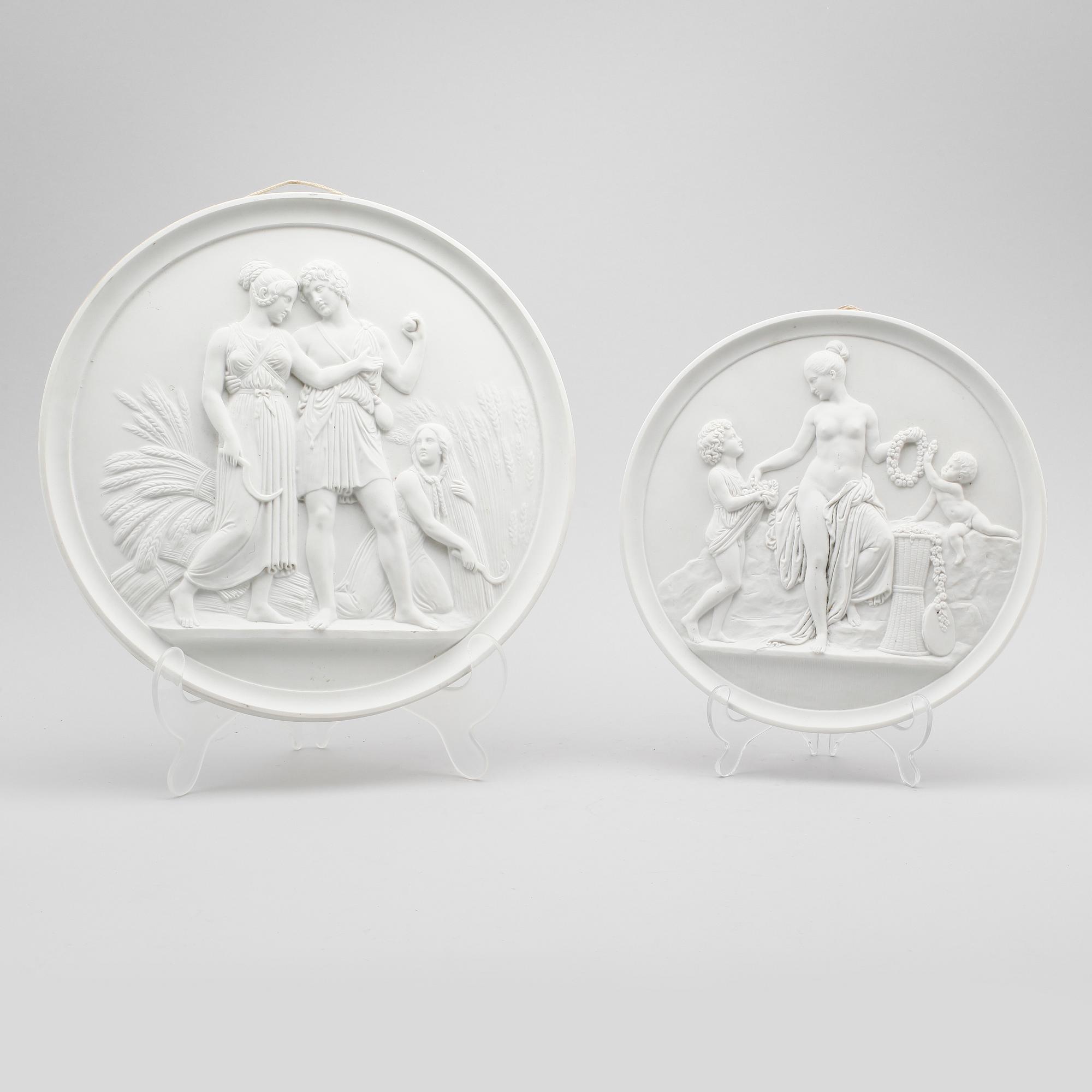 VÄGGRELIEFER, 2 st, parian, efter Thorvaldsen, Bing & Gröndahl och Royal Copenhagen.