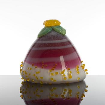 ANNA ÖRNBERG, skulptur, 2 delar, glas, Studioglas Strömbergshyttan, sign Anna Örnberg o märkta UNIK. Tårta daterad 2005.