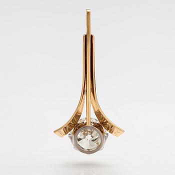 An 18K gold pendant with an old-cut diamond ca. 4.71 ct. Kultakeskus, Hämeenlinna 1973.