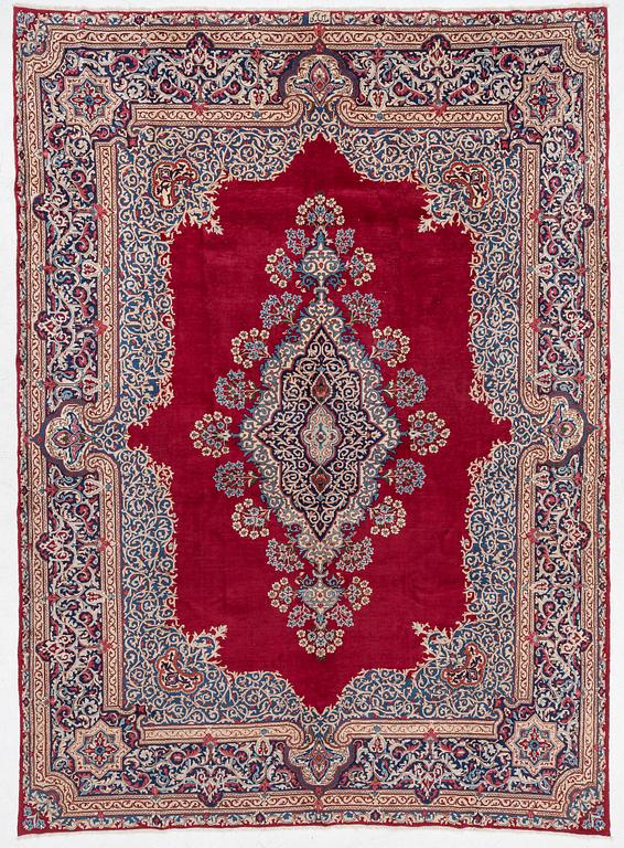 A Yazd carpet, approx. 418 × 297 cm.