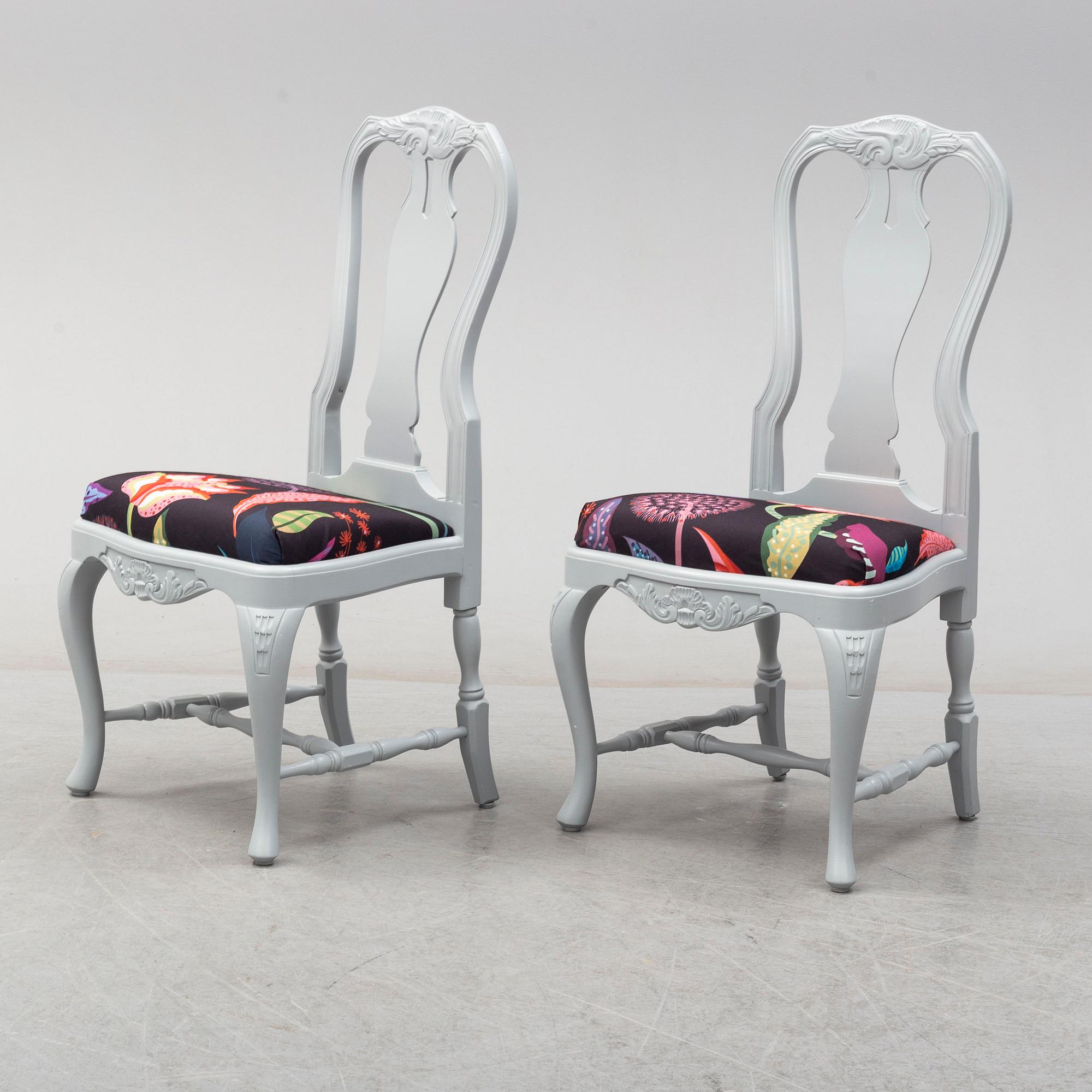 A rococo style dining table and six chairs, end of 20th century.