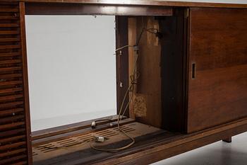 MUSIKMÖBEL med SKIVSPELARE och FÖRSTÄRKARE, Bang & Olufsen, 1960-tal.