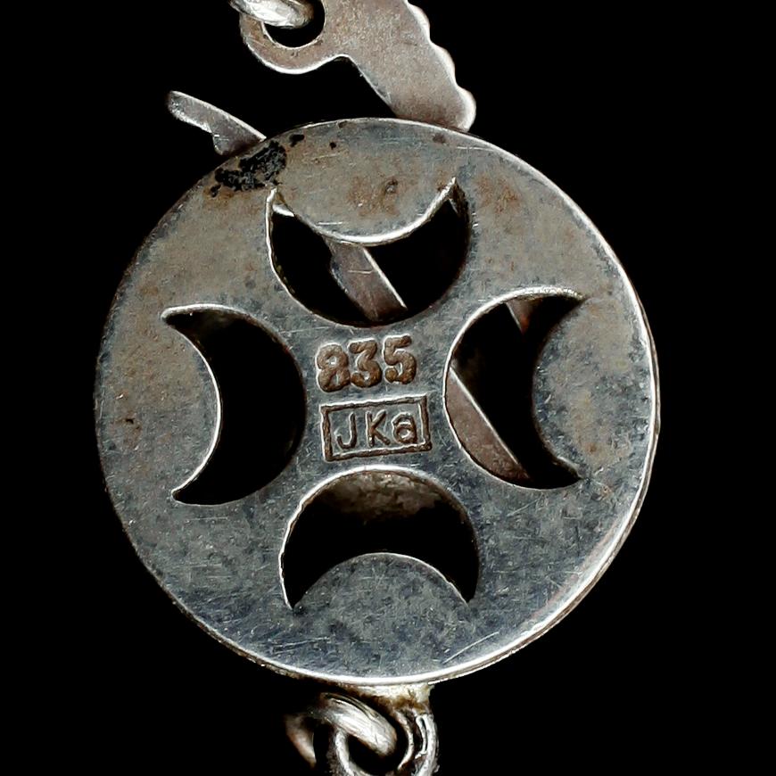 COLLIER, odlade sötvattenpärlor, silverlås.
