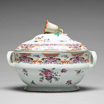 823. A famille rose tureen with cover, Qing dynasty, Qianlong (1736-95).