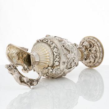 Frédéric Rudolphi, kanna och fat, silver, (Paris 1842-1872). Renässans-stil.