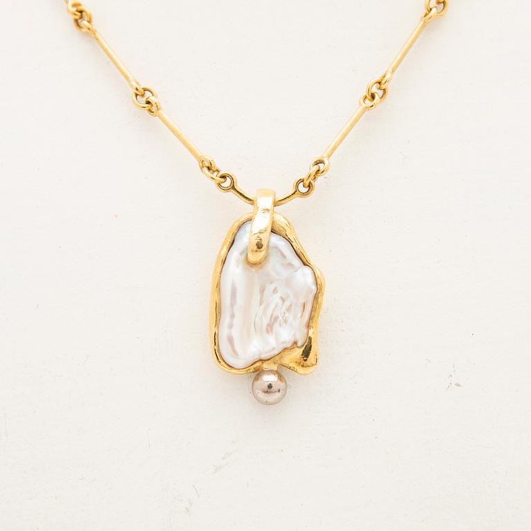 Magnus G:son Liedholm, Collier, 18k med pärlemor.