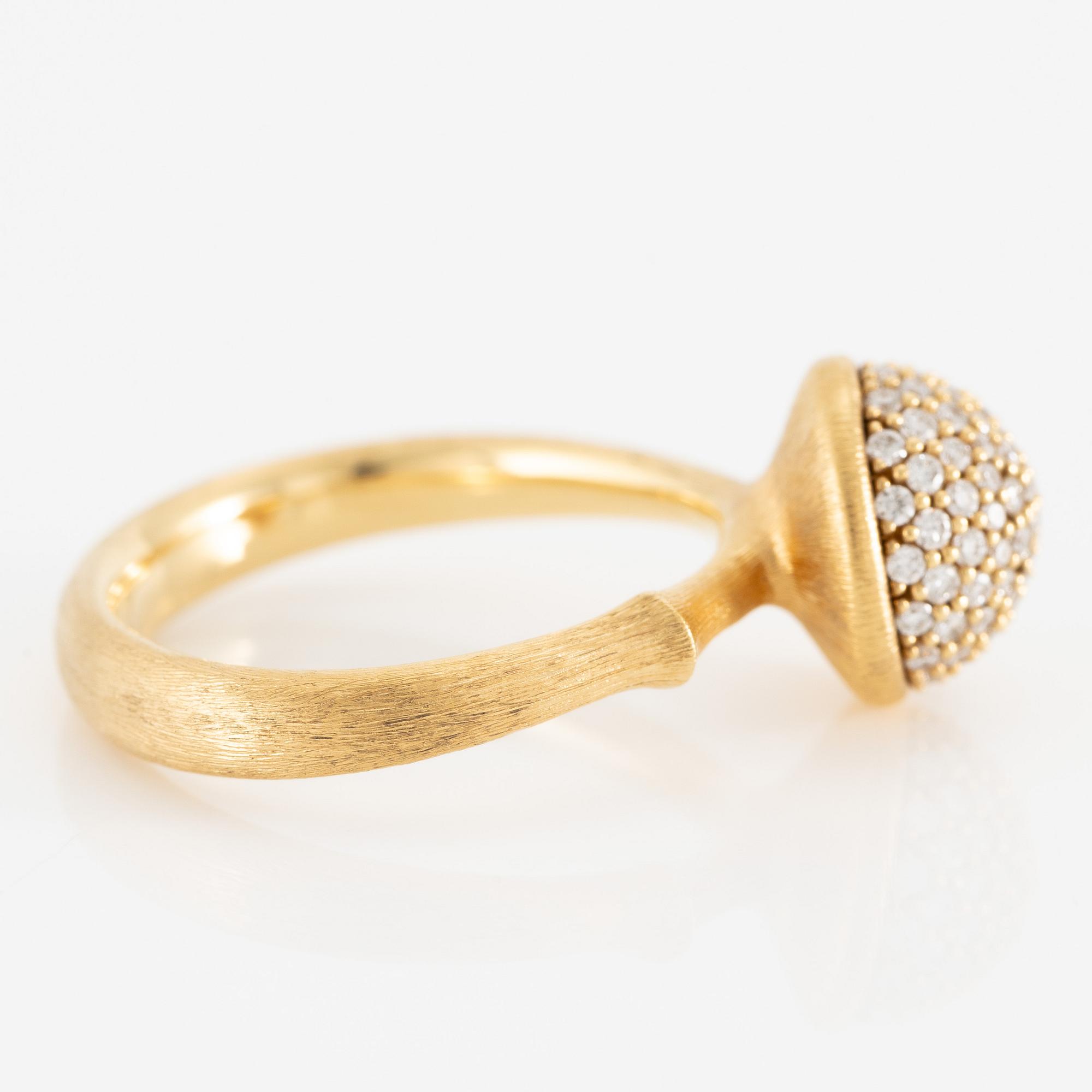Ole Lynggaard, ring "Lotus" (medium), 18K gold with round brilliant-cut diamonds.