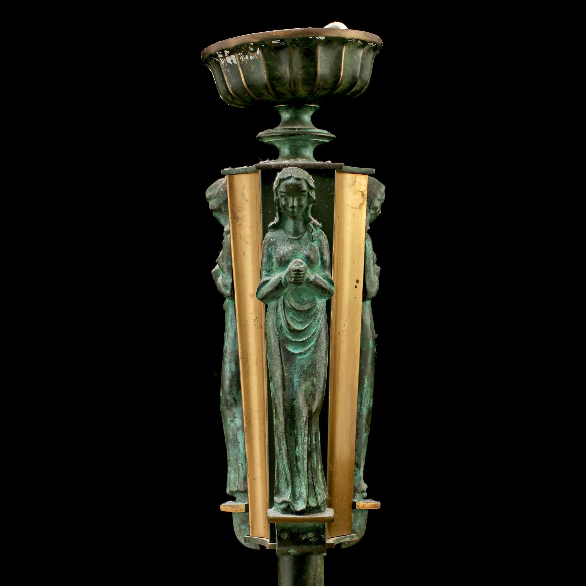 TAKLAMPA, art deco, 1900-talets första hälft. H 50.