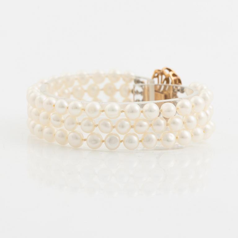 Bracelet, three-stranded with cultured pearls, clasp with a pearl and small diamonds.