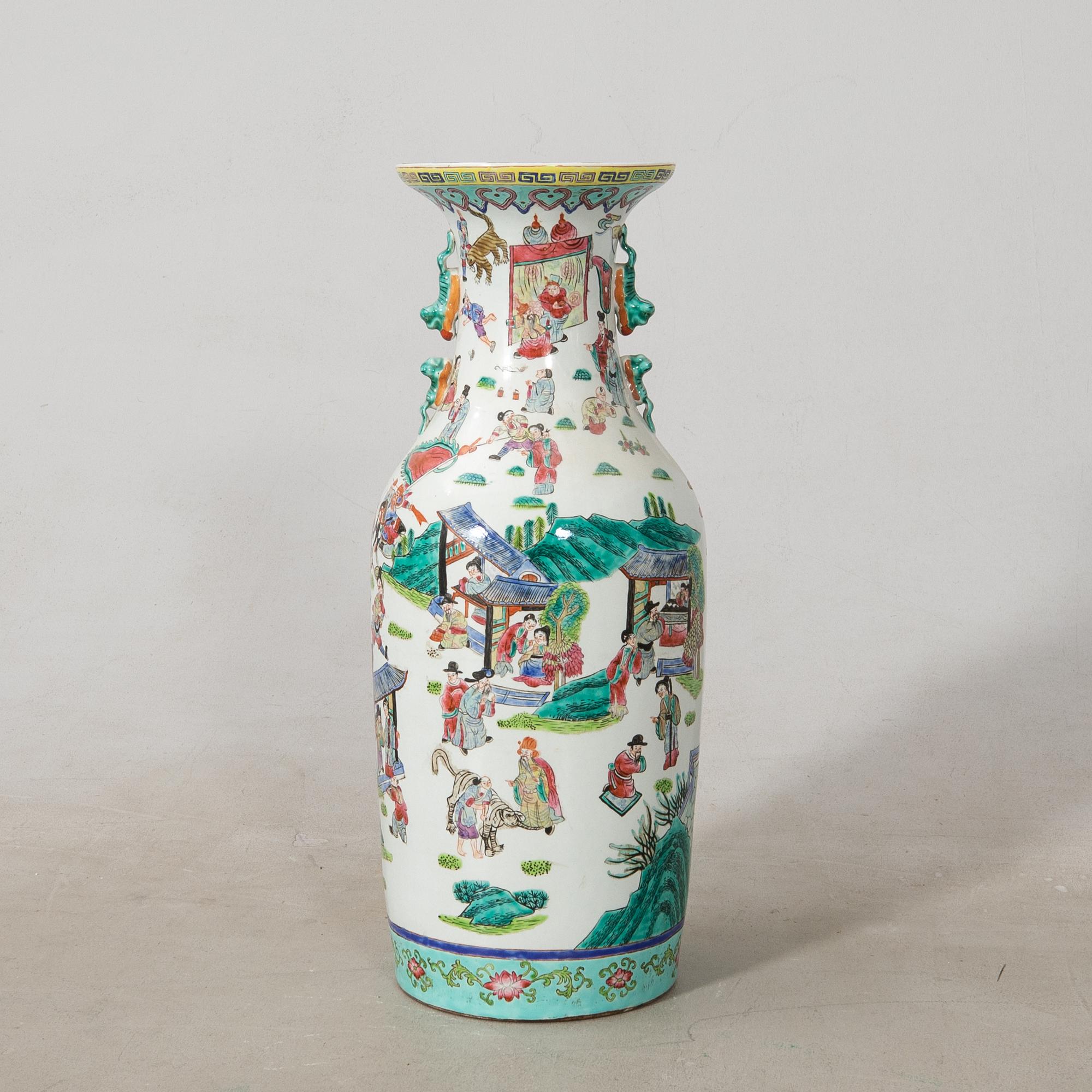 Floor vase China 20th century porcelain.