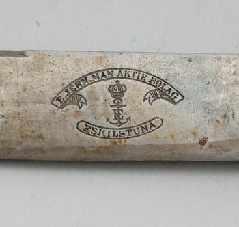 KNIV, fäste av skuret trä, omkring år 1900.