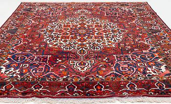 Carpet, Bakhtiari, Old, approx. 385 x 315 cm.