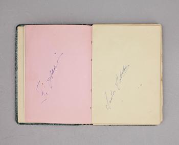 AUTOGRAFBOK BRASILIENS VM-LAG 1958, ca 40 autografer med i huvudsak Brasilianska Vm-laget i fotboll 1958. Egenhändiga.