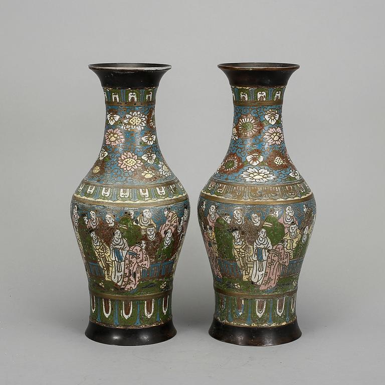 VASER, ett par, cloisonne, orientaliska, Modern tillverkning.