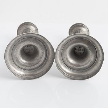 Ljusstakar, ett par, av Samuel Renström, (verksam 1782-1797/1800 i Karlskrona), Sengustavianska.