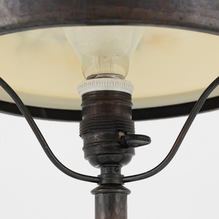 An Art Nouveau table light, early 20th century.