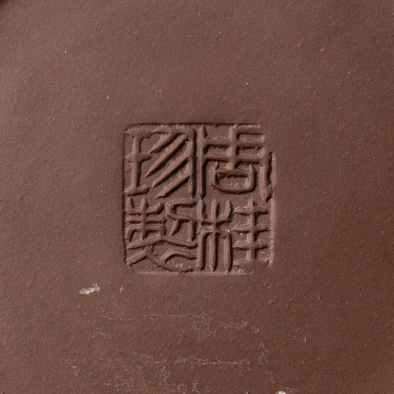 Zhou Guizhen, A yixing teapot, 1980s.