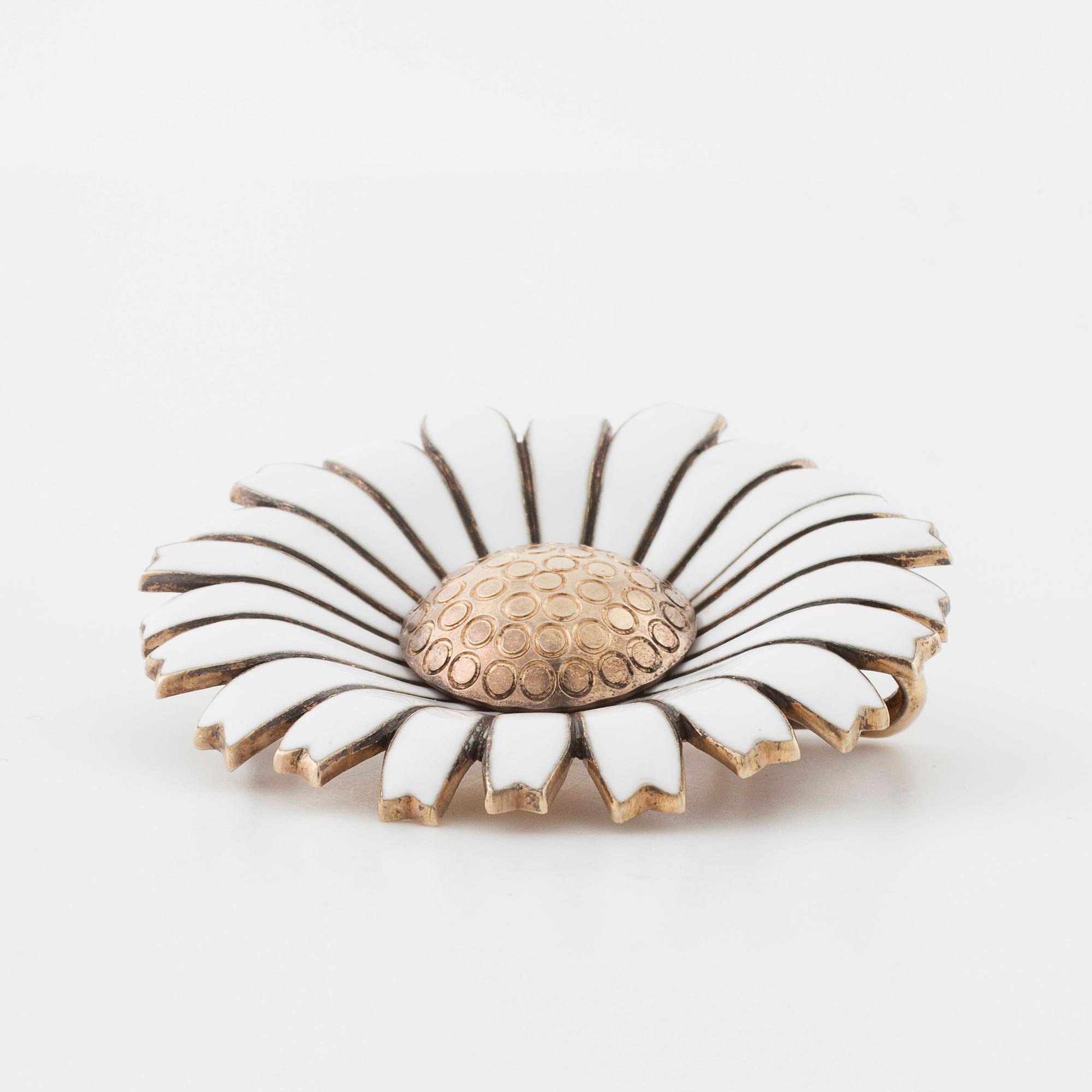 ANTON MICHELSEN, Copenhagem, a "Daisy" brooch.