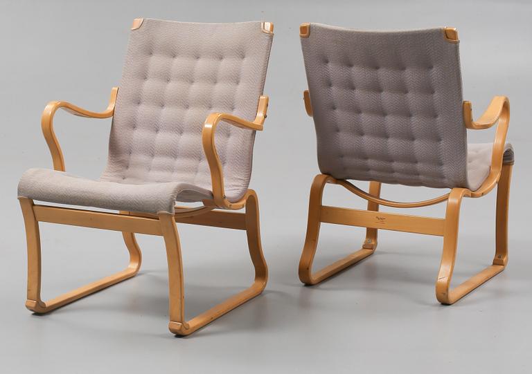 FÅTÖLJER, ett par, "Mina", Bruno Mathsson, 1900-talets andra hälft.