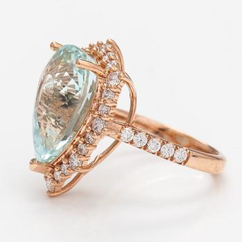Ring, 18K roséguld, diamanter ca 1.44 ct tot och akvamarin ca 12.94 ct. IGI-certifikat.