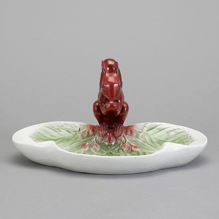 NÖTSKÅL, flintgods. Gustavsberg 1936.