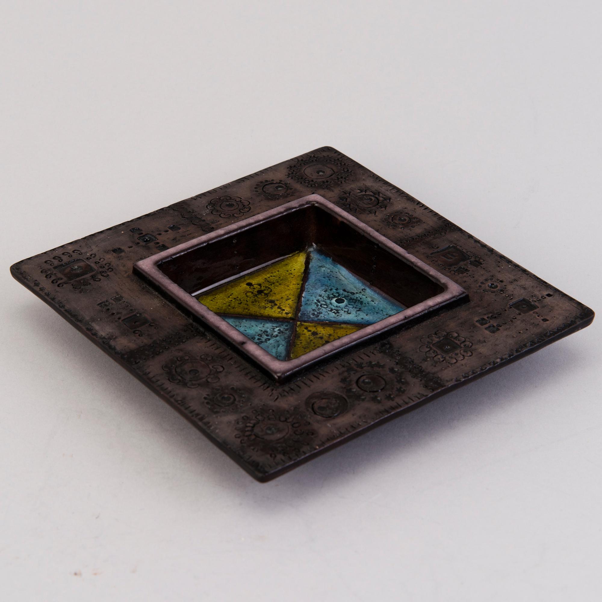 RUT BRYK, reliefi, kivitavaraa, signeerattu BRYK.