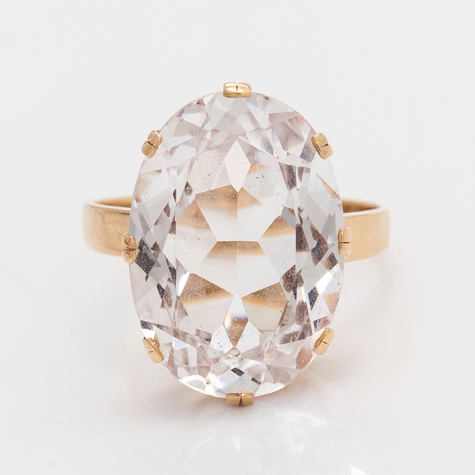 Ring, synthetic spinel, 14K gold. Peltonen & Kni, Helsinki 1963.