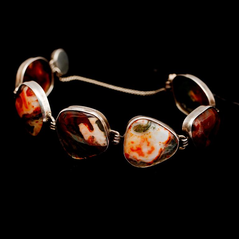 ARMBAND OCH RING, silver och agater, 1900-talets mitt.