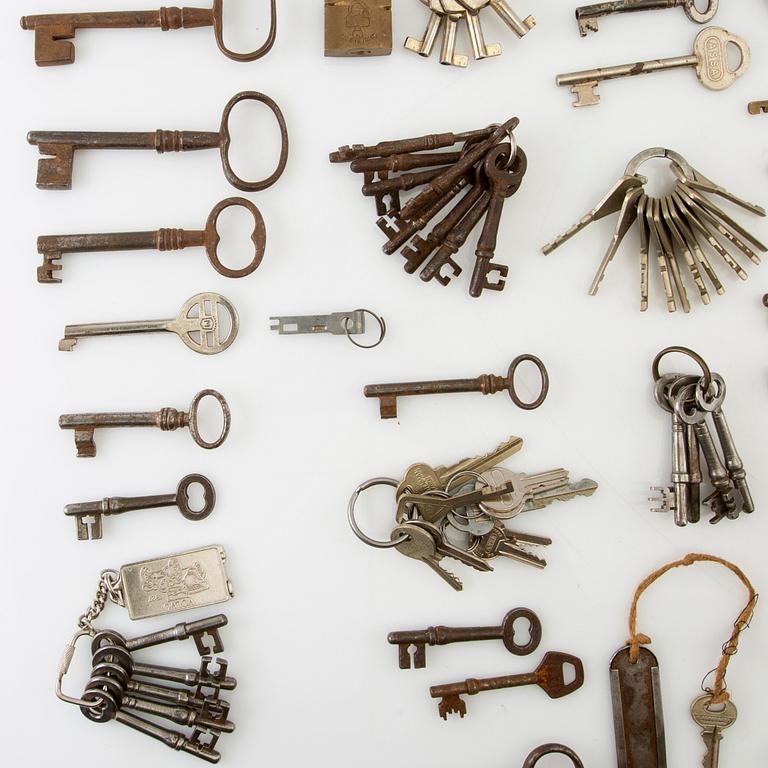 Fittings, handles, hinges, keys, etc. 19th/20th century.